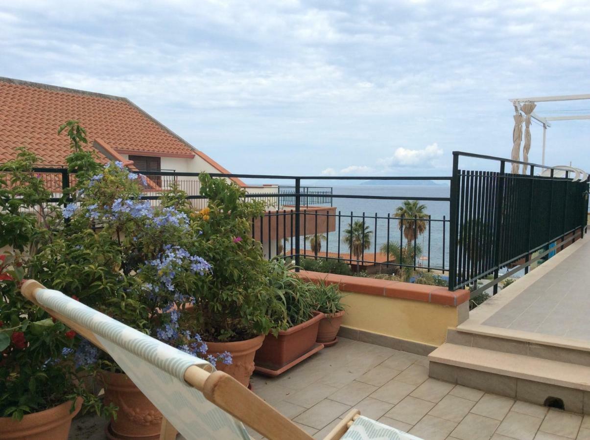 Golfo Di Tindari Apartments Falcone Exterior foto